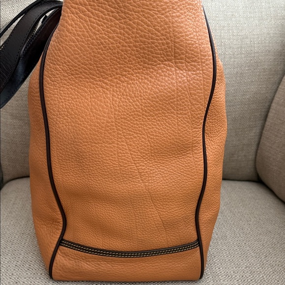Dooney and Bourke, large Leather Tote Bag and cosmetic case - Picture 9 of 16
